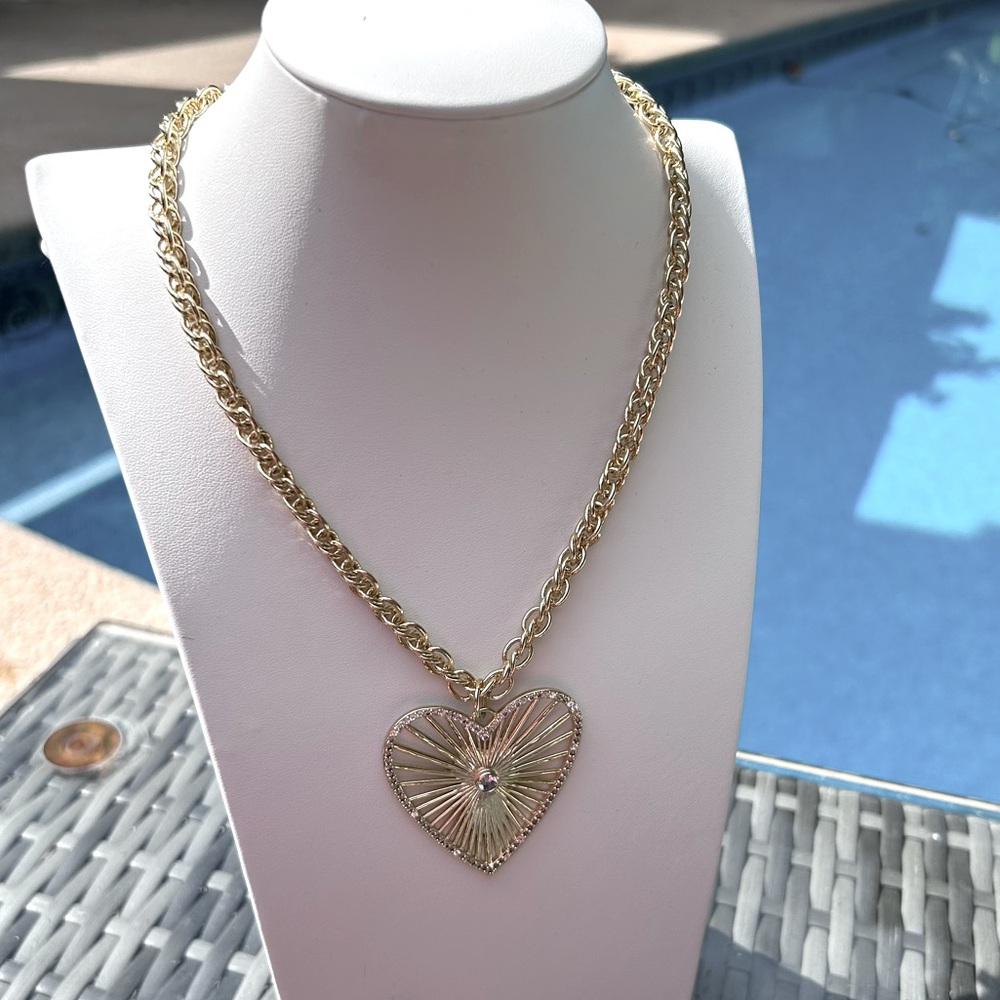 Chunky Gold Chain Necklace W/ Heart Pendant